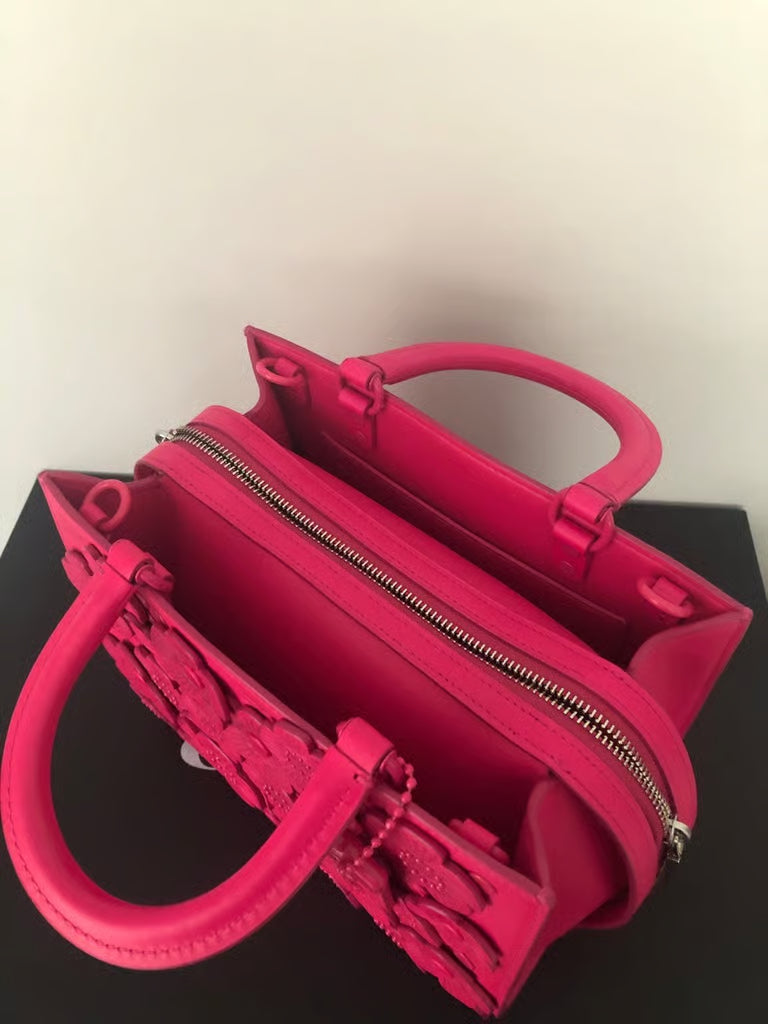Coach Tea Rose Rogue 25 — Dragon Fruit